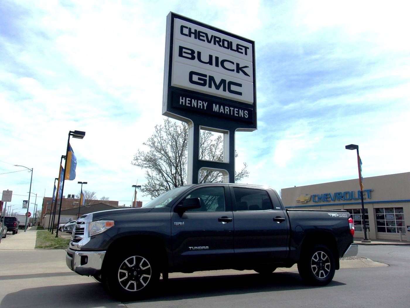 2017 Toyota Tundra SR5 — Pickup Truck — 110,022 mi — Leavenworth, KS