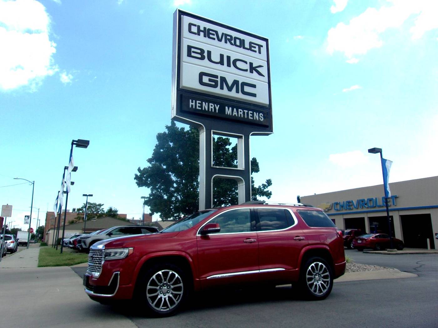 2023 GMC Acadia Denali — SUV — 27,276 mi — Leavenworth, KS