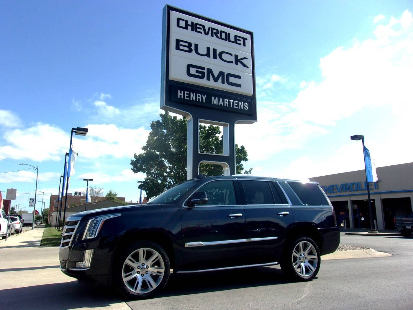 2017 Cadillac Escalade Luxury — SUV — 95,324 mi — Leavenworth, KS