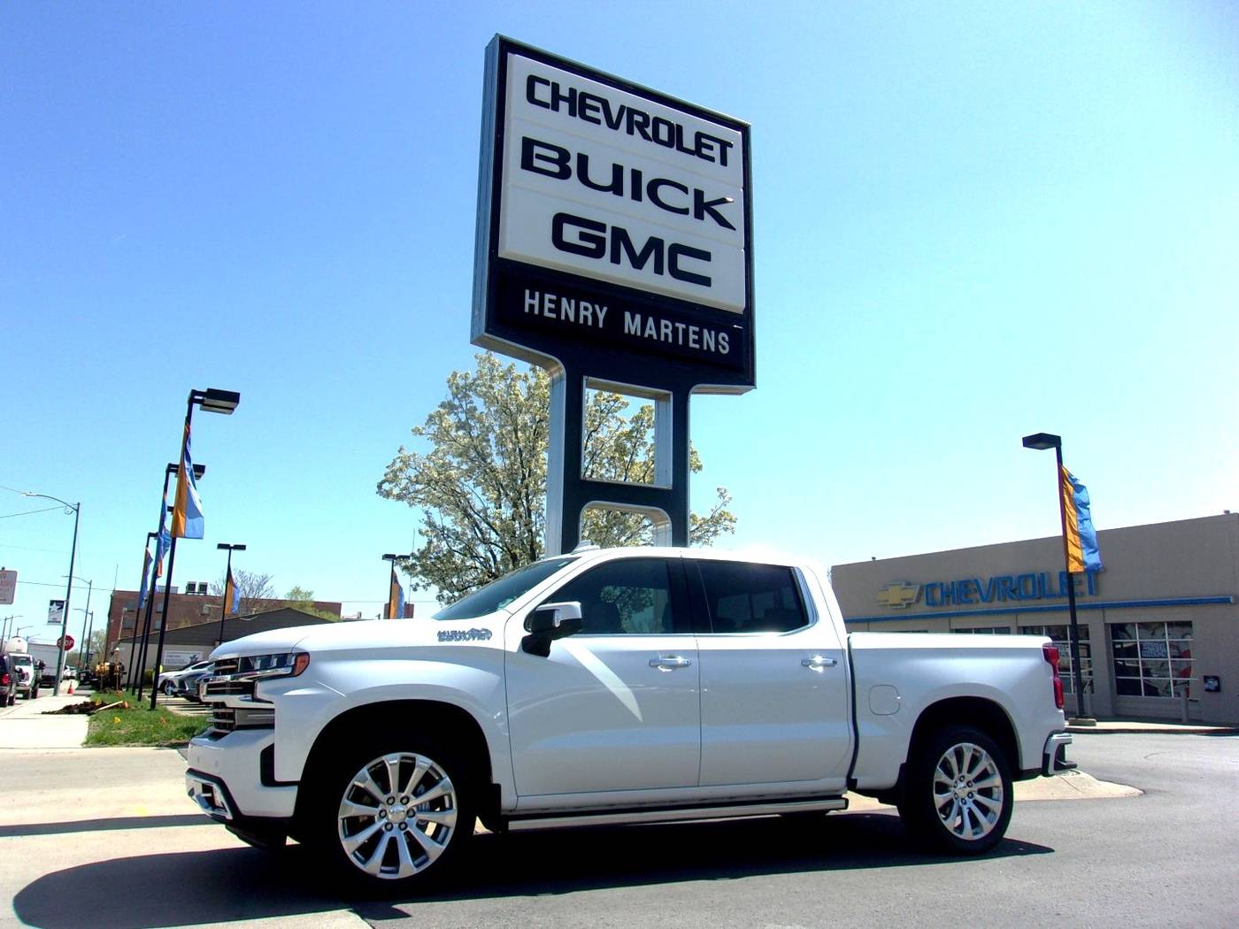 2021 Chevrolet Silverado 1500 High Country — Pickup Truck — 33,773 mi — Leavenworth, KS