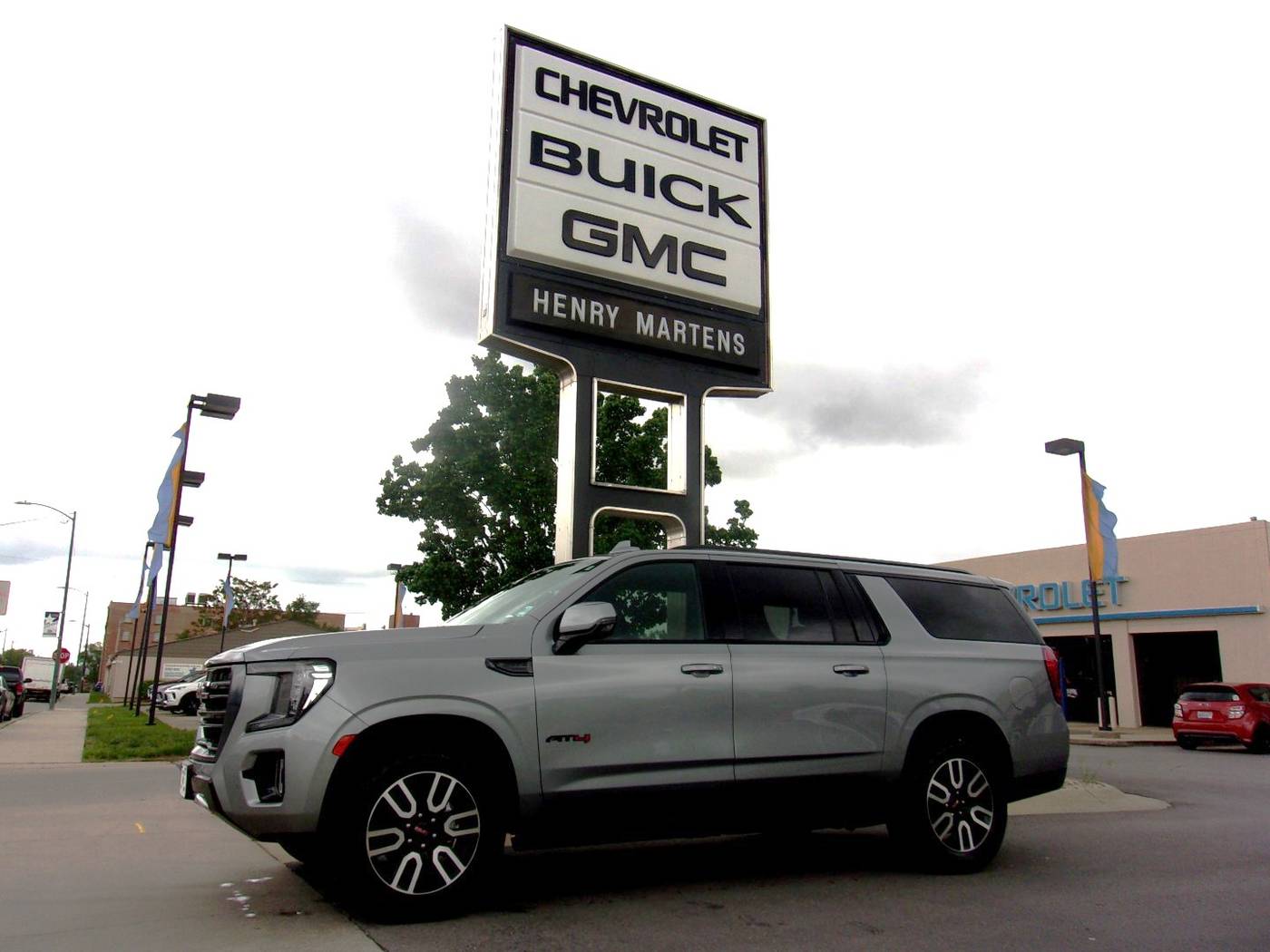 2023 GMC Yukon AT4 — SUV — 51,691 mi — Leavenworth, KS