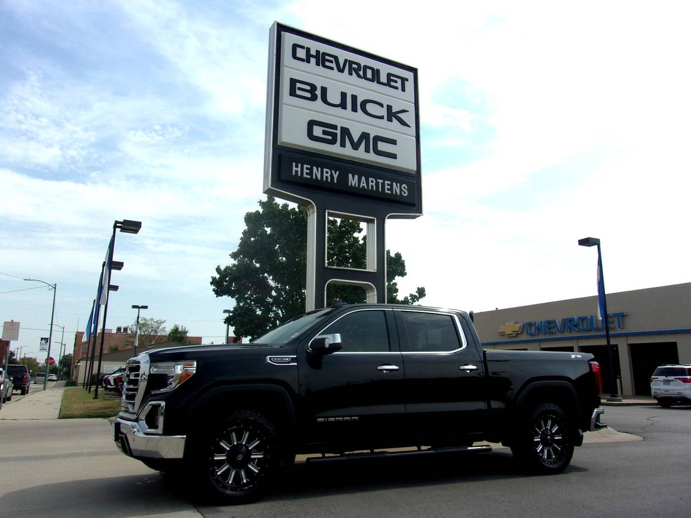 2020 GMC Sierra 1500 SLT — Pickup Truck — 87,956 mi — Leavenworth, KS