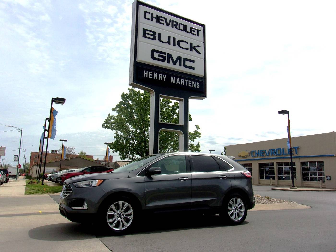 2022 Ford Edge Titanium — SUV — 110,639 mi — Leavenworth, KS