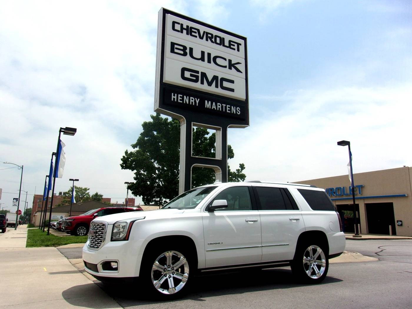 2019 GMC Yukon Denali — SUV — 97,716 mi — Leavenworth, KS