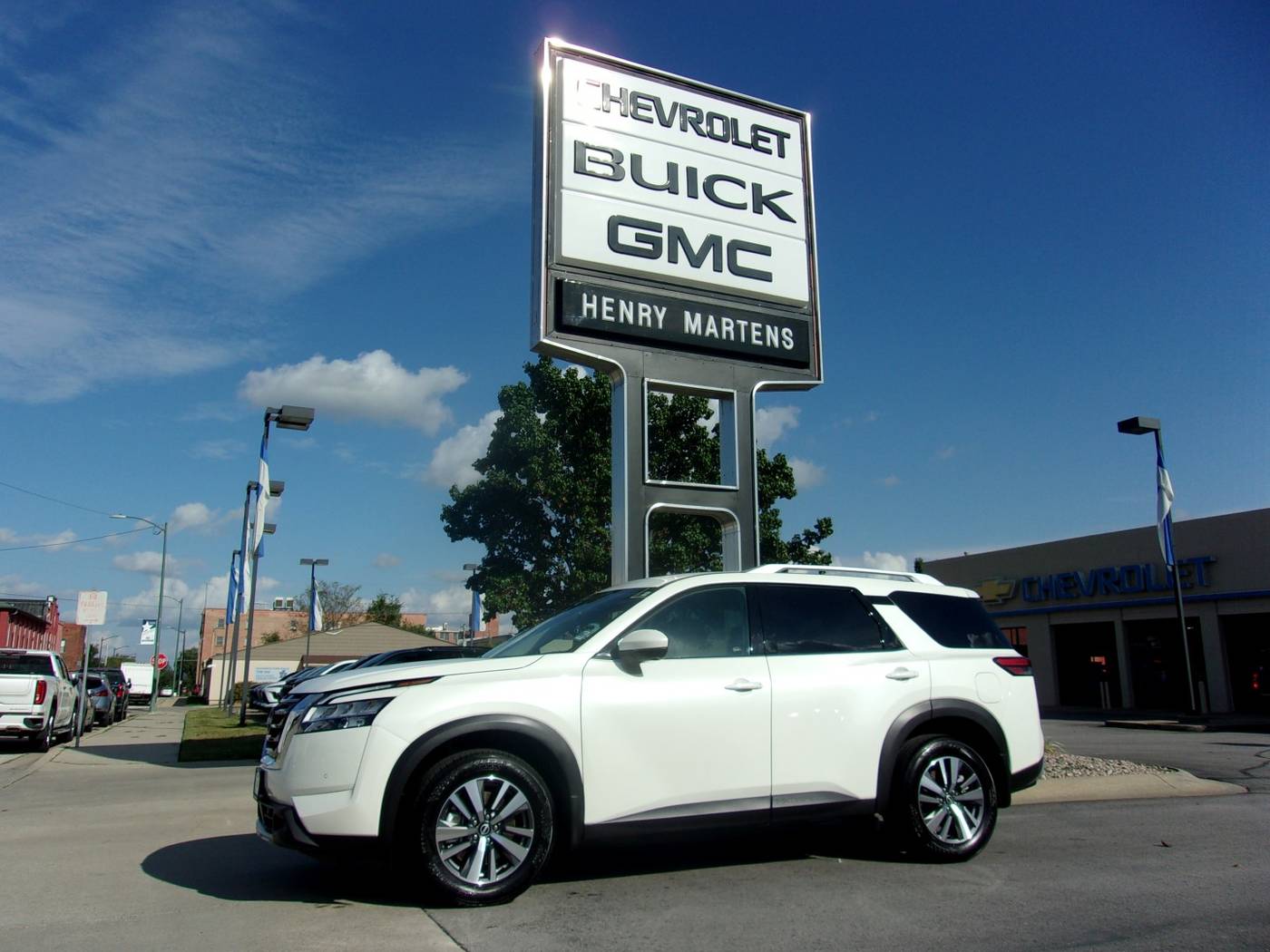 2024 Nissan Pathfinder SL — SUV — 15,154 mi — Leavenworth, KS