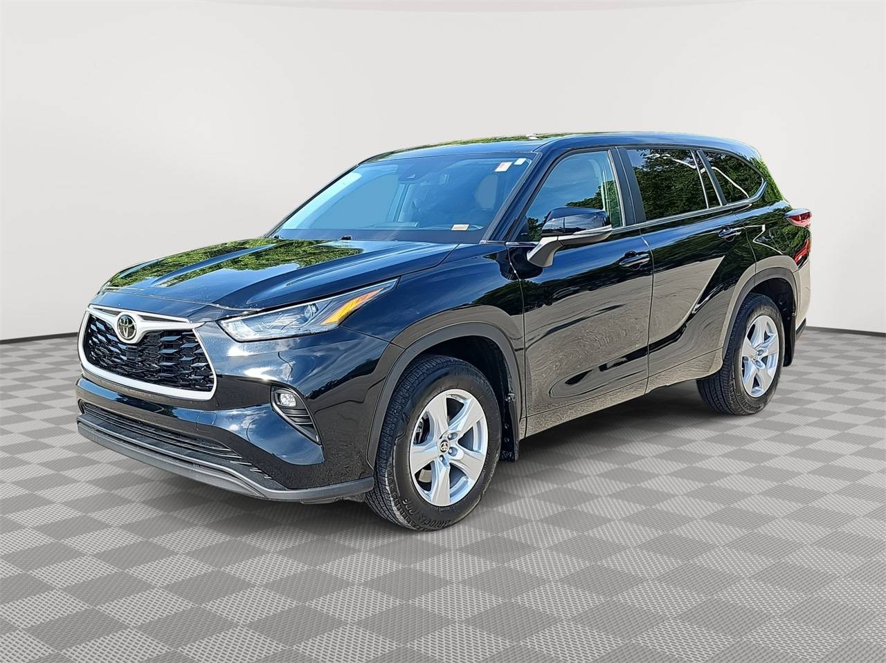 2023 Toyota Highlander LE — SUV — 14,607 mi — Kansas City, MO