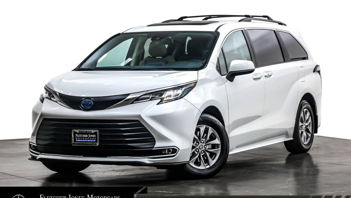 2022 Toyota Sienna XLE — Minivan — 21,573 mi — Newport Beach, CA