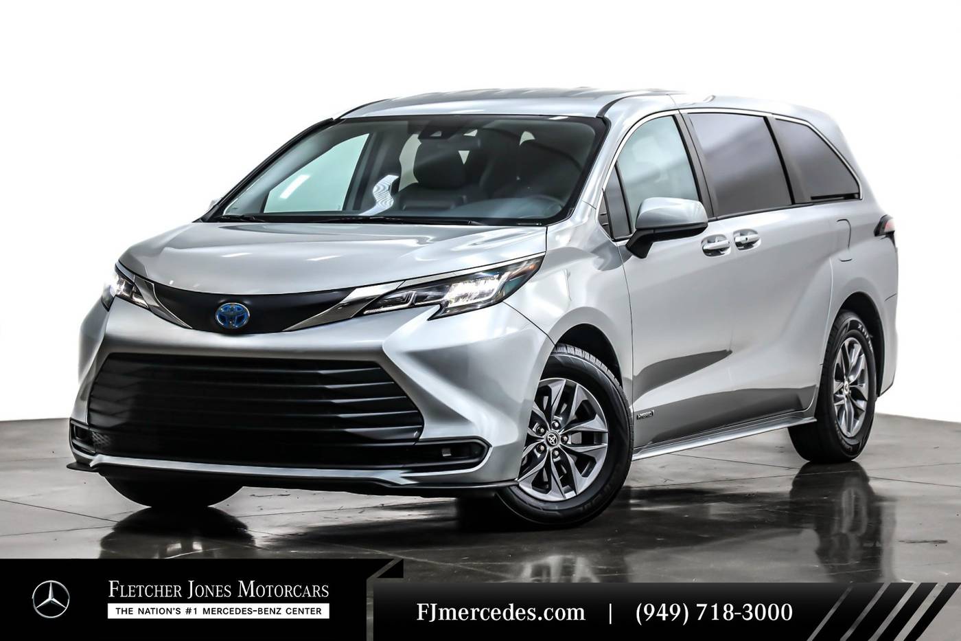 2021 Toyota Sienna LE — Minivan — 56,684 mi — Newport Beach, CA