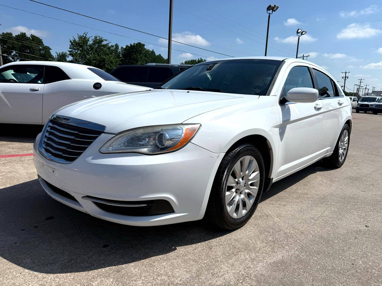 2013 Chrysler 200 LX — Sedan — 122,488 mi — N Richland Hills, TX