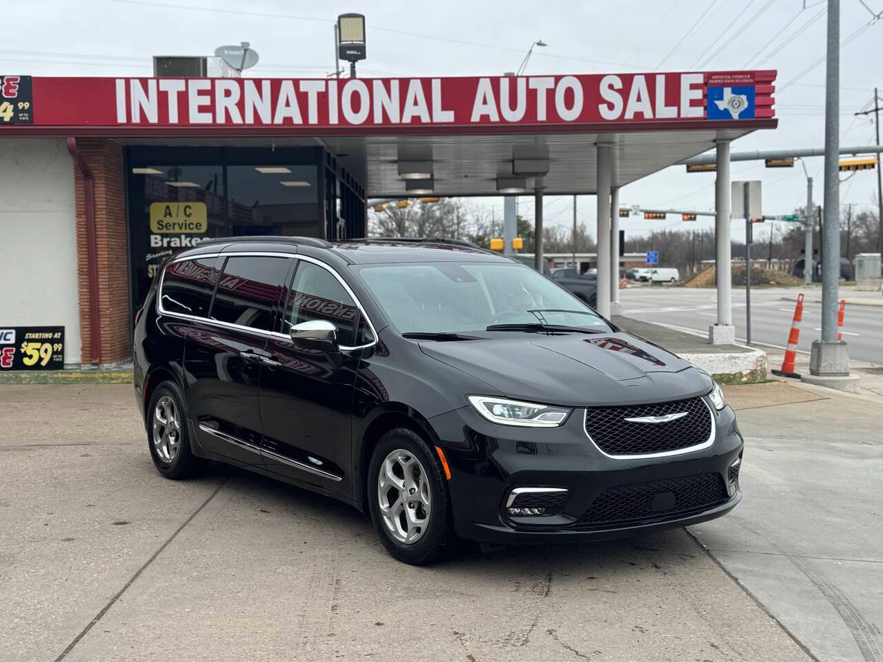 2023 Chrysler Pacifica Limited — Minivan — 31,621 mi — Garland, TX