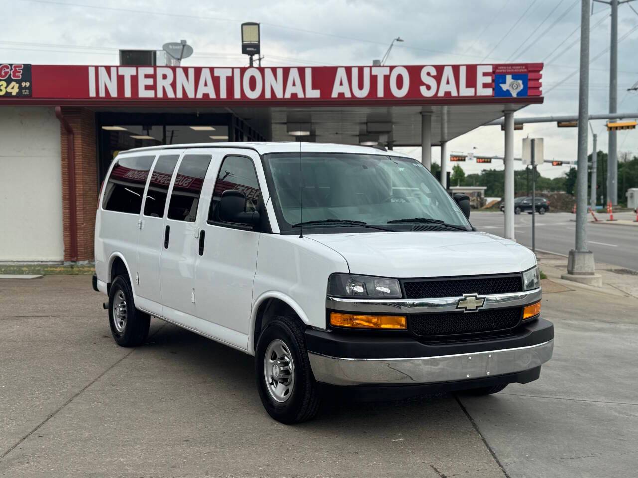 2018 Chevrolet Express Passenger LT — Passenger Van — 23,252 mi — Garland, TX