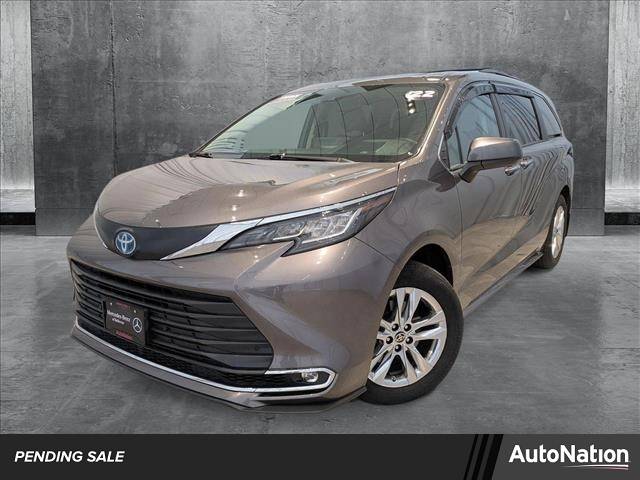 2022 Toyota Sienna XLE — Minivan — 27,879 mi — Bellevue, WA