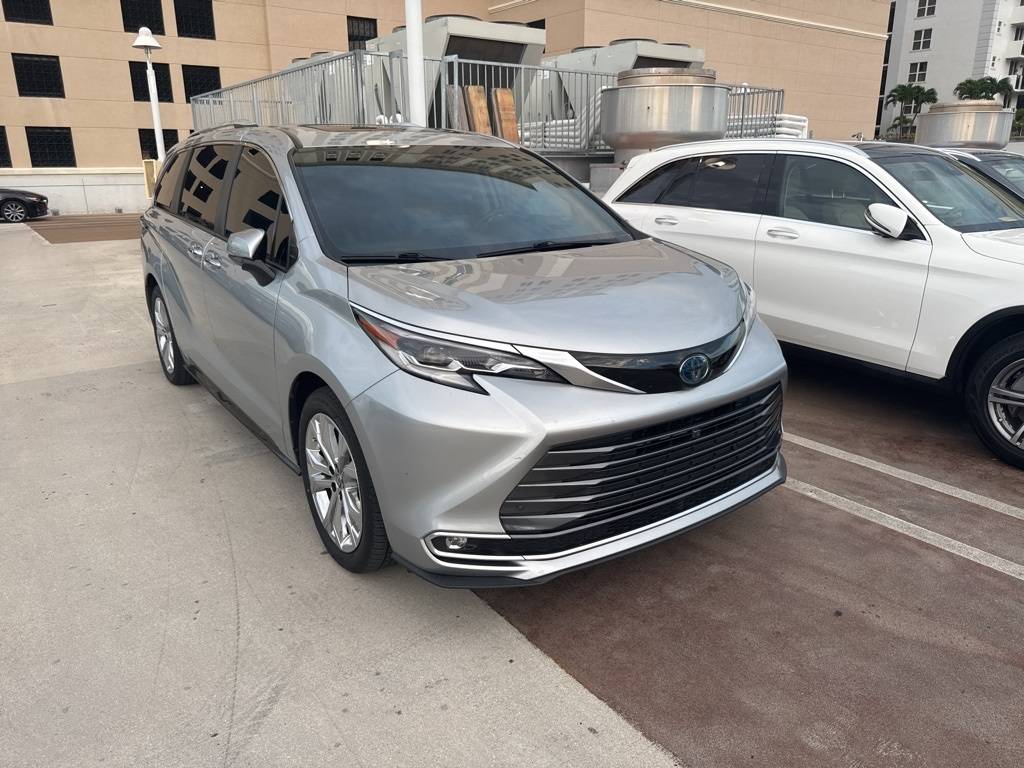 2022 Toyota Sienna Platinum — Minivan — 48,561 mi — CORAL GABLES, FL