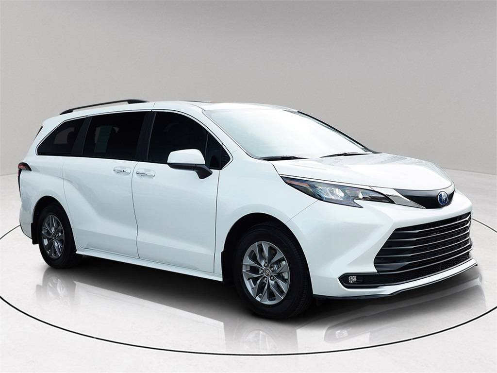 2025 Toyota Sienna XLE — Minivan — 508 mi — CORAL GABLES, FL