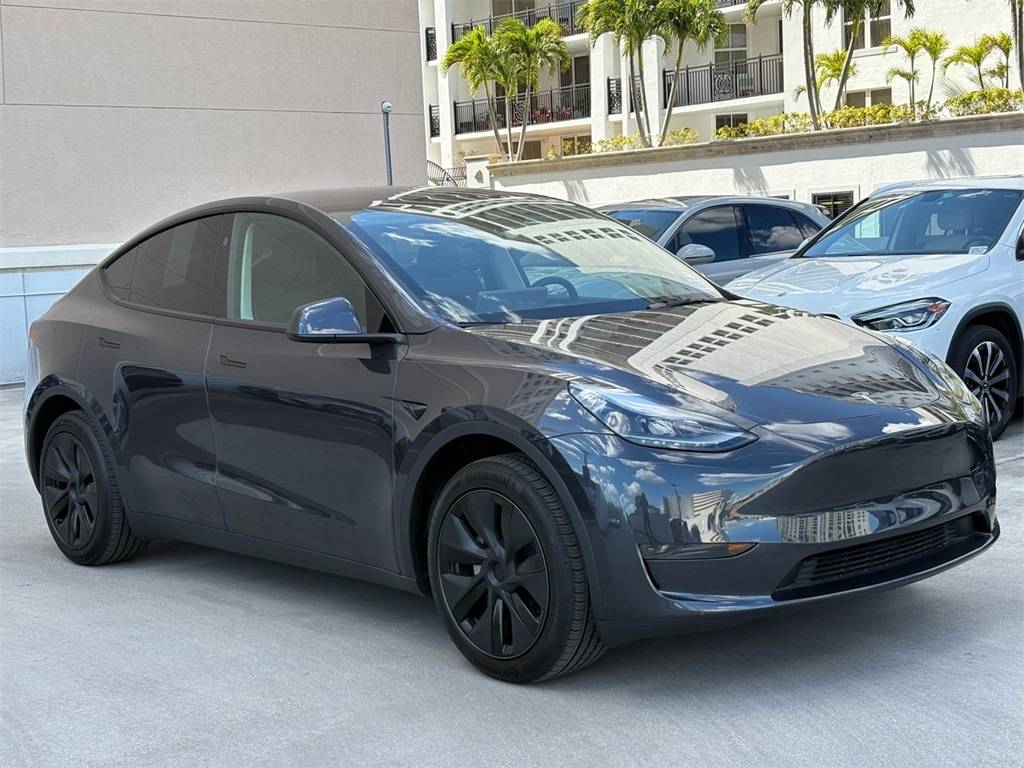 2025 Tesla Model Y Long Range — SUV — 876 mi — CORAL GABLES, FL