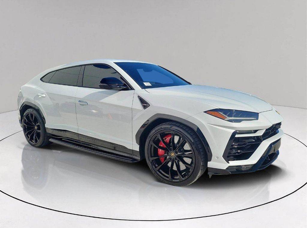 2022 Lamborghini Urus Standard