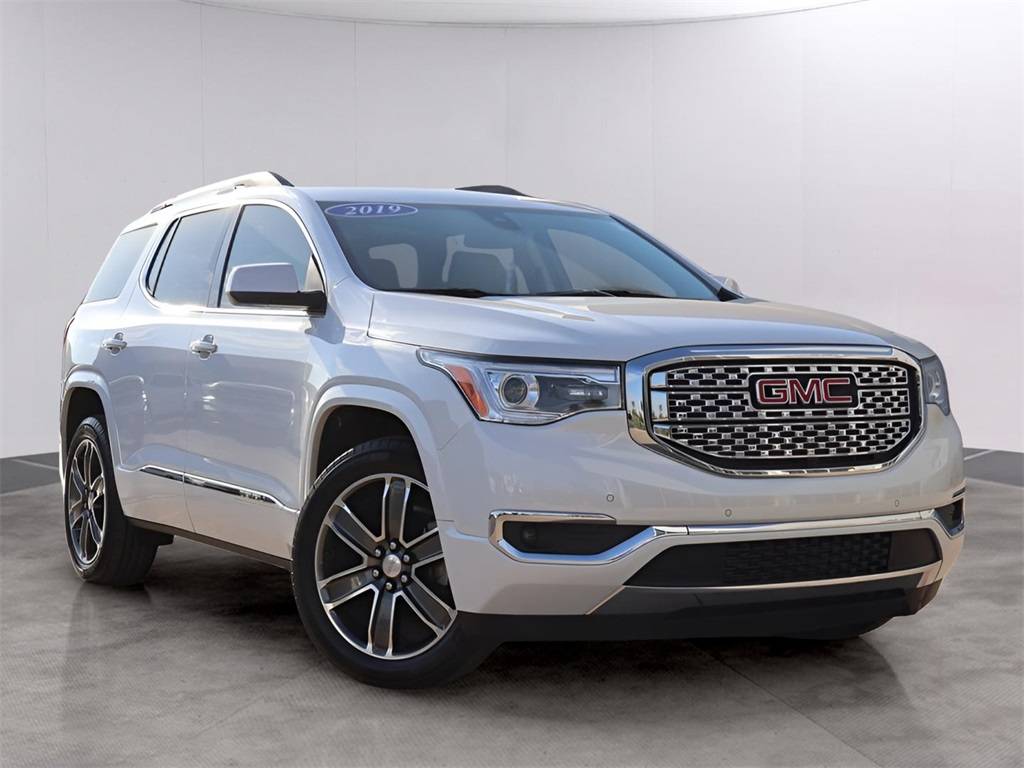 2019 GMC Acadia Denali — SUV — 33,168 mi — Kansas City, MO