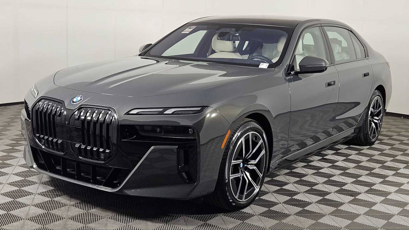 2023 BMW i7 xDrive60 — Sedan — 17,700 mi — Portland, OR