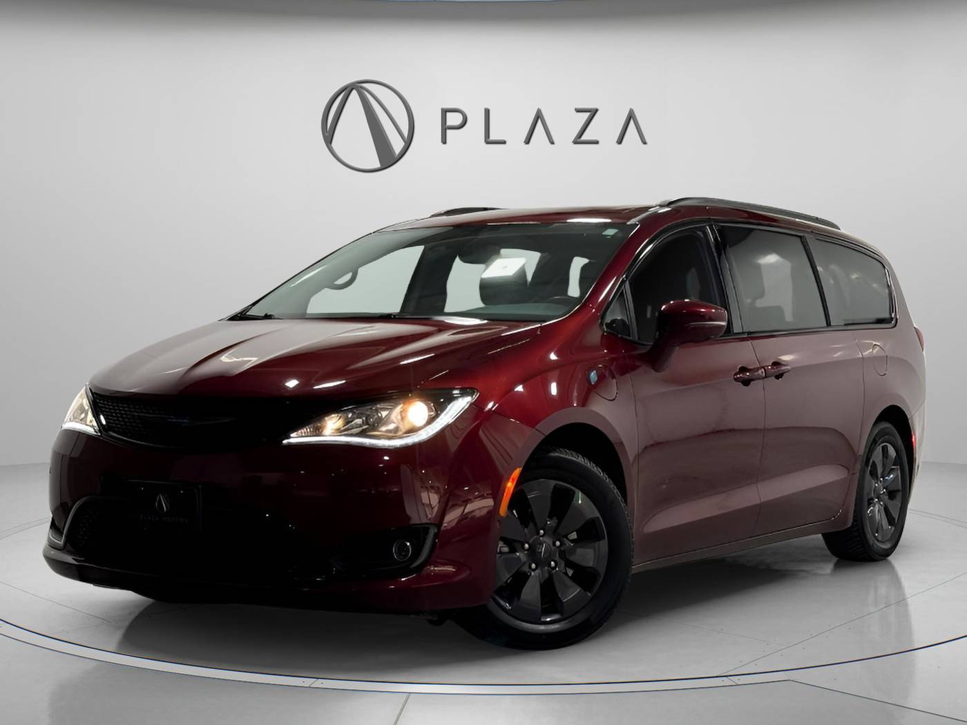 2020 Chrysler Pacifica Hybrid Limited — Minivan — 46,375 mi — Creve Coeur, MO