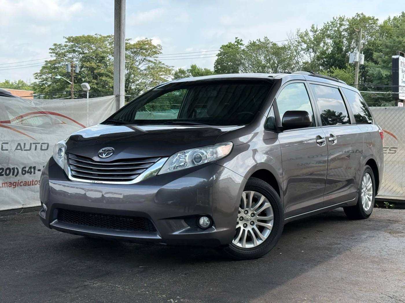 2015 Toyota Sienna Limited Premium — Minivan — 129,162 mi — Little Ferry, NJ