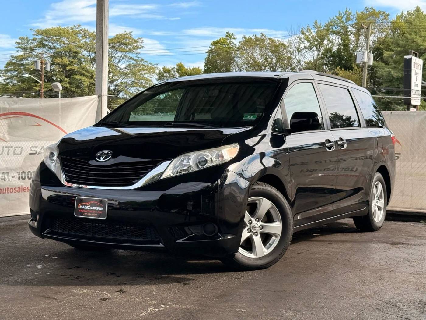 2015 Toyota Sienna LE — Minivan — 85,135 mi — Little Ferry, NJ