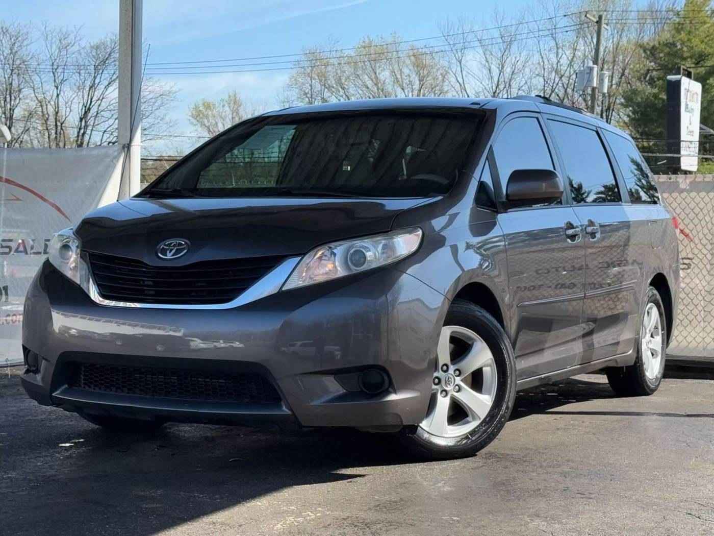 2013 Toyota Sienna LE — Minivan — 121,051 mi — Little Ferry, NJ