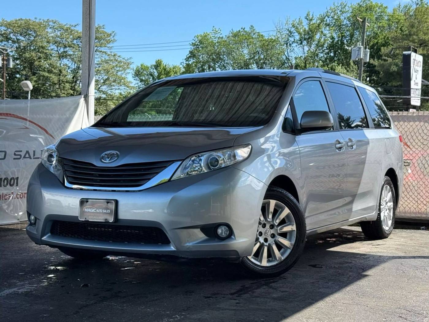 2013 Toyota Sienna XLE — Minivan — 105,543 mi — Little Ferry, NJ