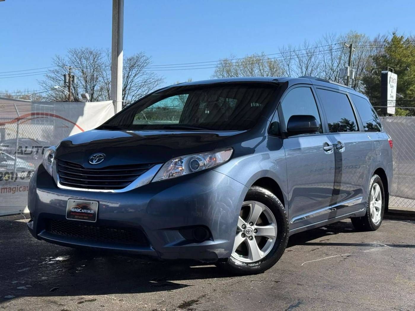 2015 Toyota Sienna LE — Minivan — 89,942 mi — Little Ferry, NJ