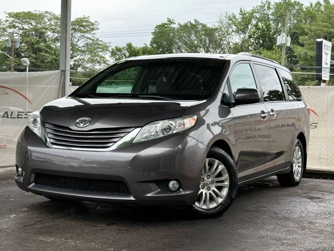 2017 Toyota Sienna XLE Premium — Minivan — 131,401 mi — Little Ferry, NJ