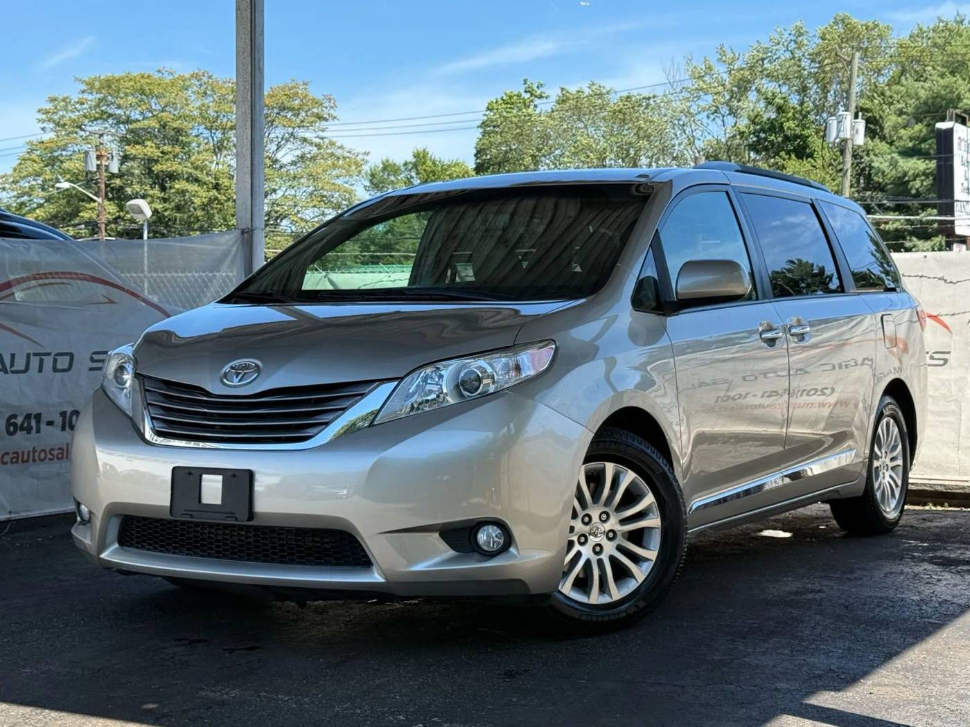 2017 Toyota Sienna XLE Premium — Minivan — 90,328 mi — Little Ferry, NJ