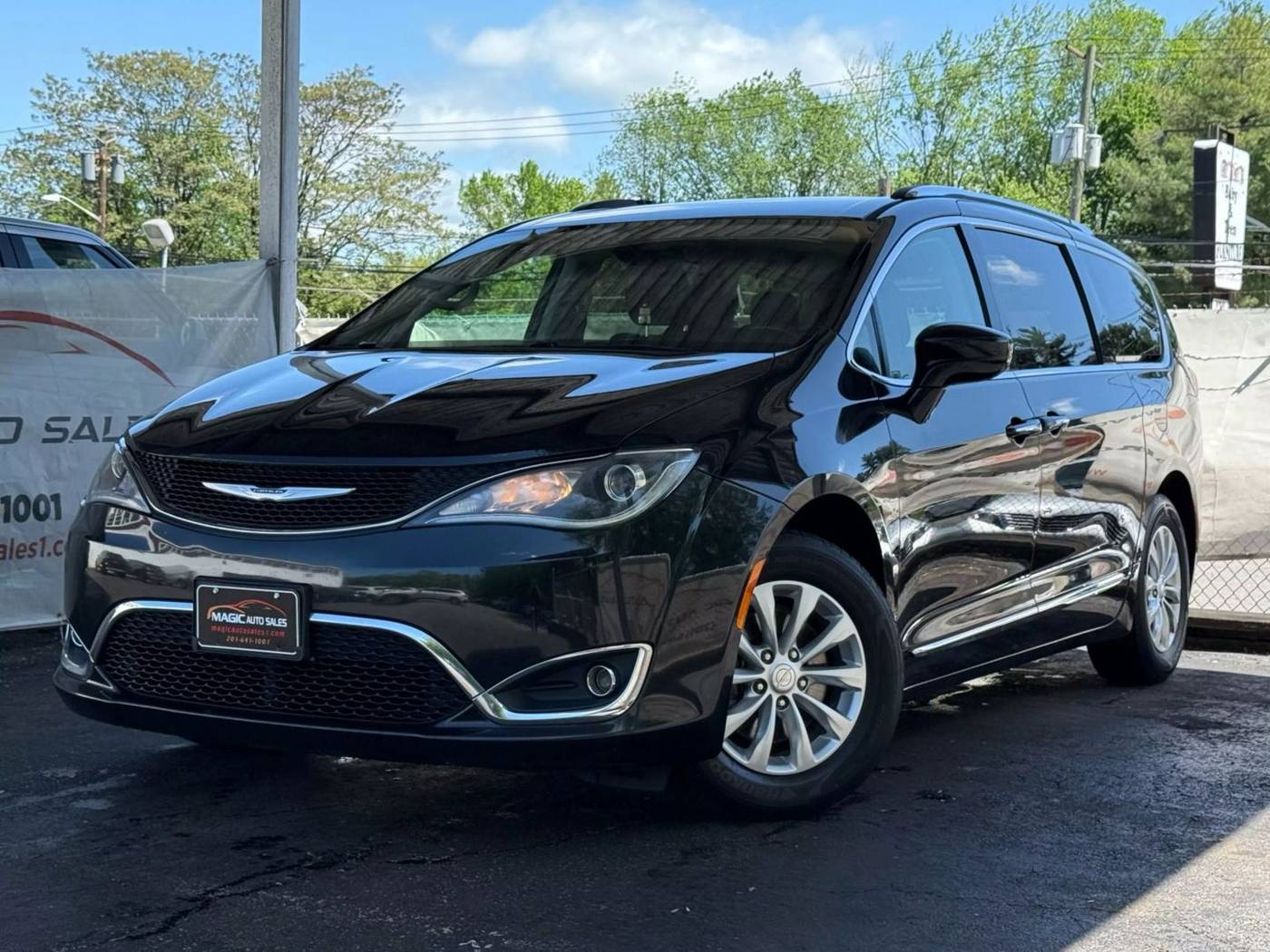 2018 Chrysler Pacifica Touring L — Minivan — 136,596 mi — Little Ferry, NJ