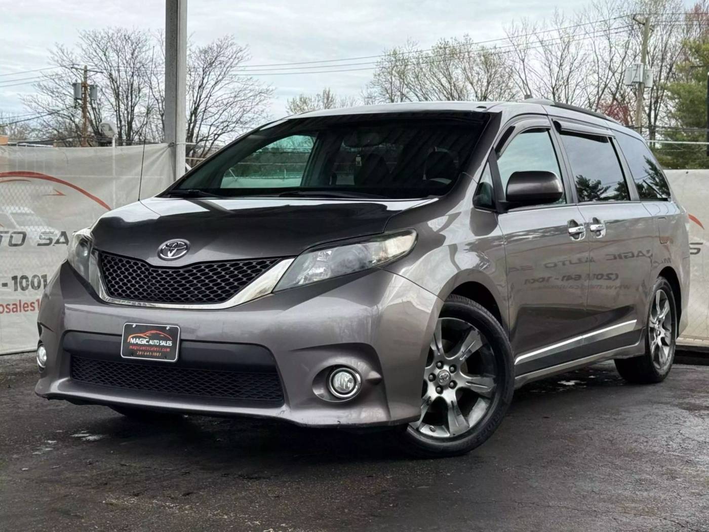 2013 Toyota Sienna SE — Minivan — 147,970 mi — Little Ferry, NJ