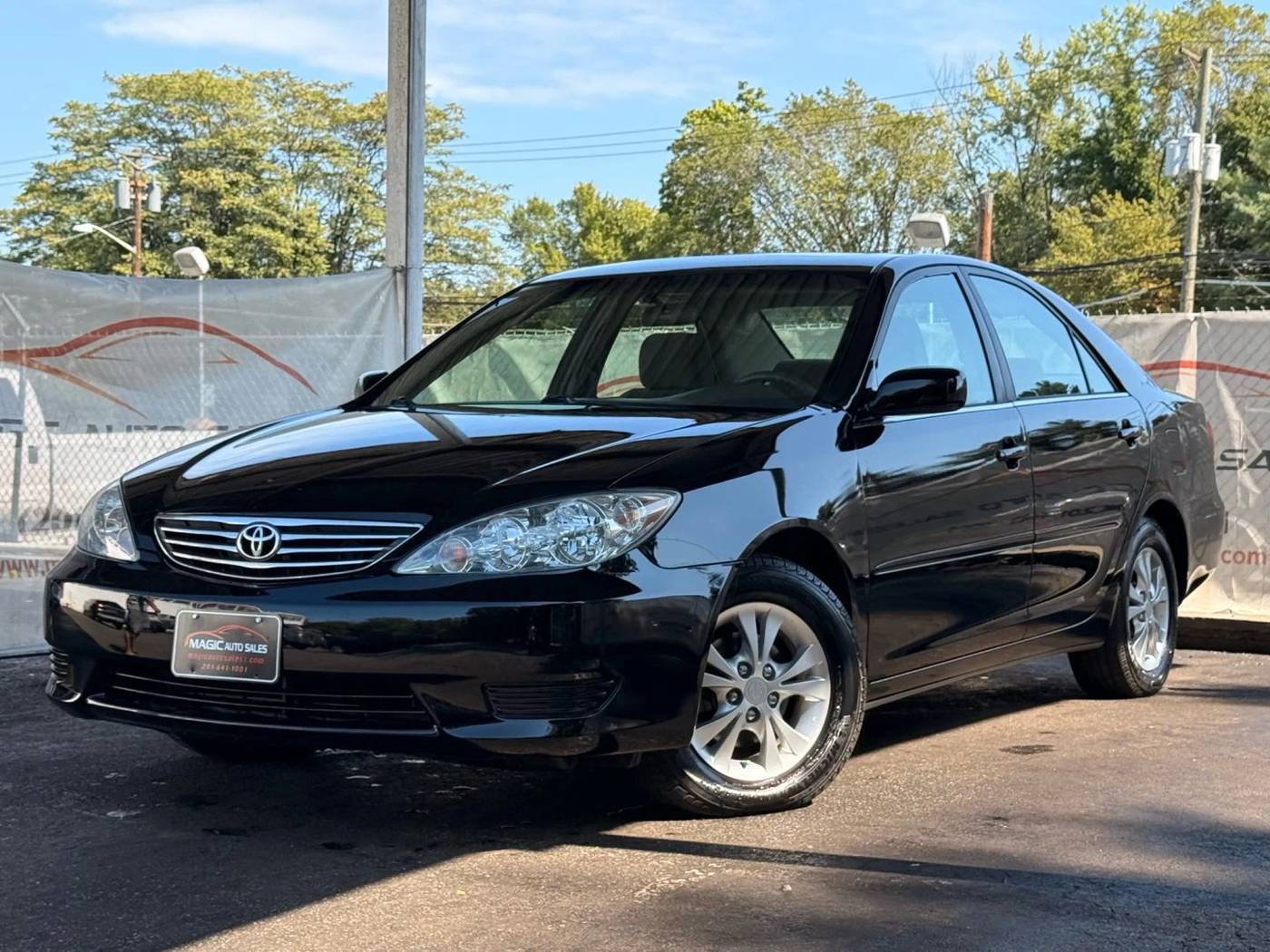2005 Toyota Camry XLE V6 — Sedan — 153,950 mi — Little Ferry, NJ