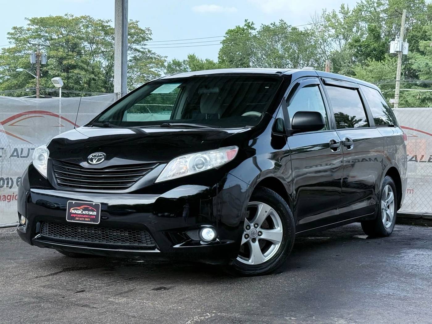 2014 Toyota Sienna L — Minivan — 128,182 mi — Little Ferry, NJ