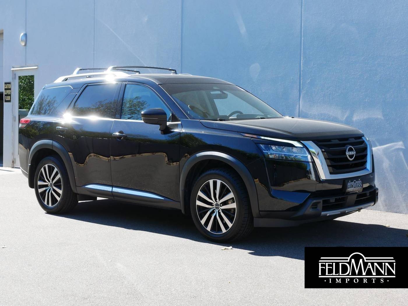 2023 Nissan Pathfinder Platinum — SUV — 25,468 mi — Bloomington, MN