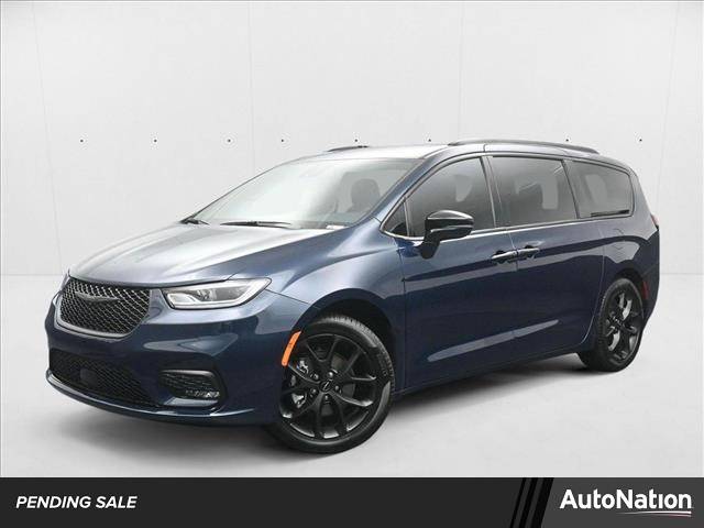2024 Chrysler Pacifica Touring L — Minivan — 2,530 mi — Naperville, IL