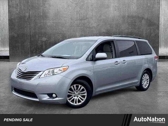 2013 Toyota Sienna XLE — Minivan — 89,470 mi — Naperville, IL