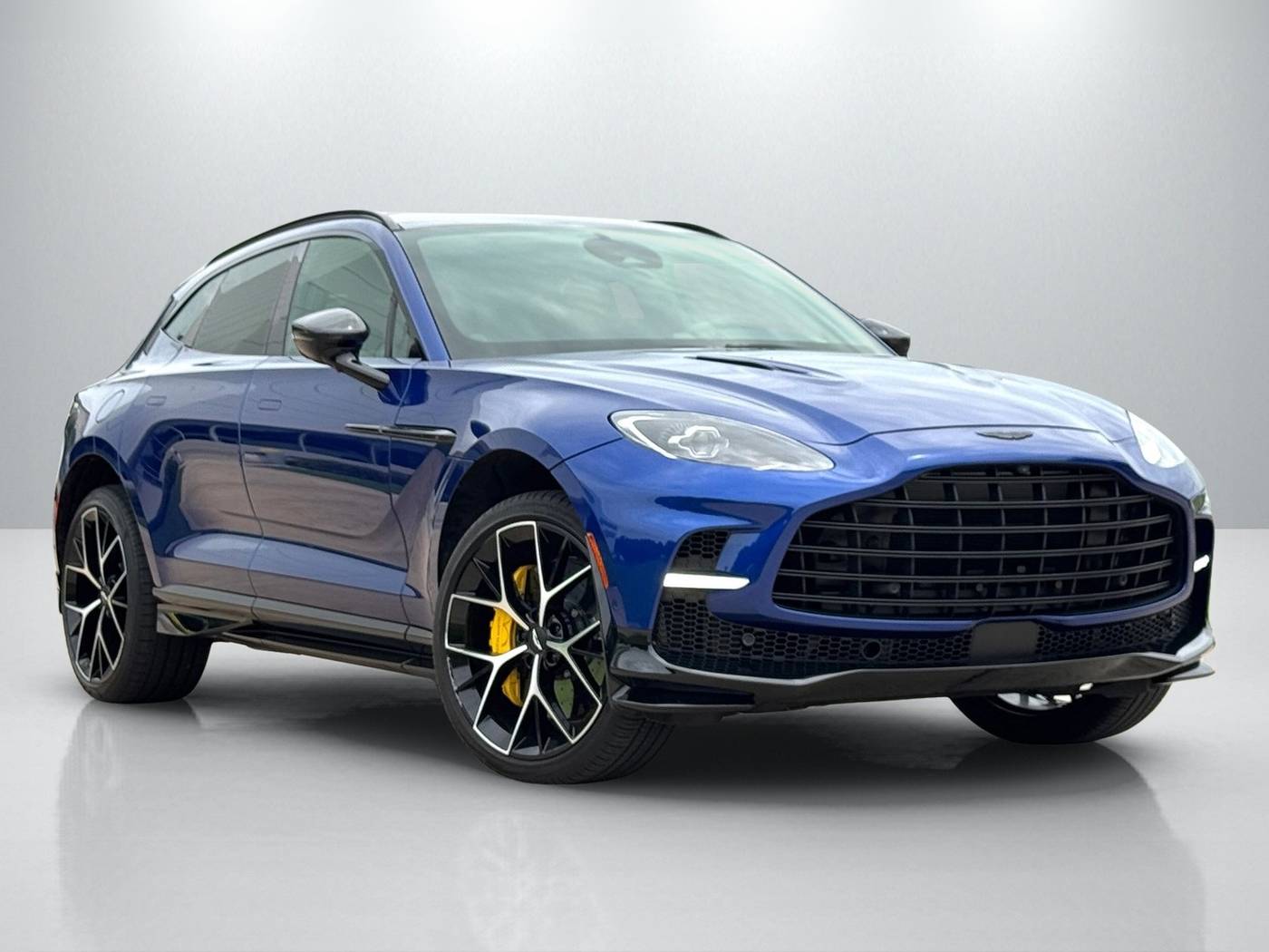 2025 Aston Martin DBX