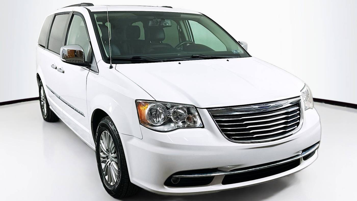 2016 Chrysler Town & Country Touring-L Anniversary Edition — Minivan — 62,039 mi — Doylestown, PA