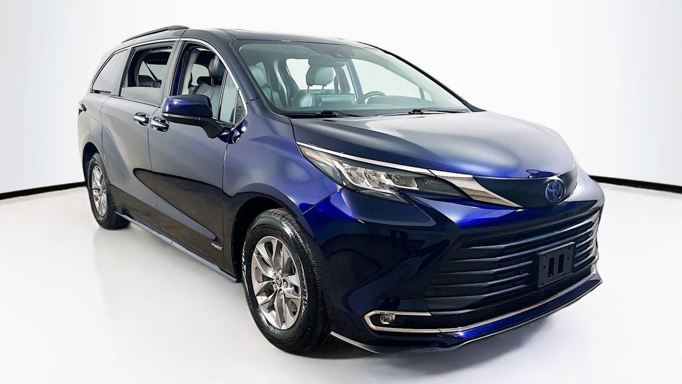 2021 Toyota Sienna XLE — Minivan — 50,244 mi — Langhorne, PA