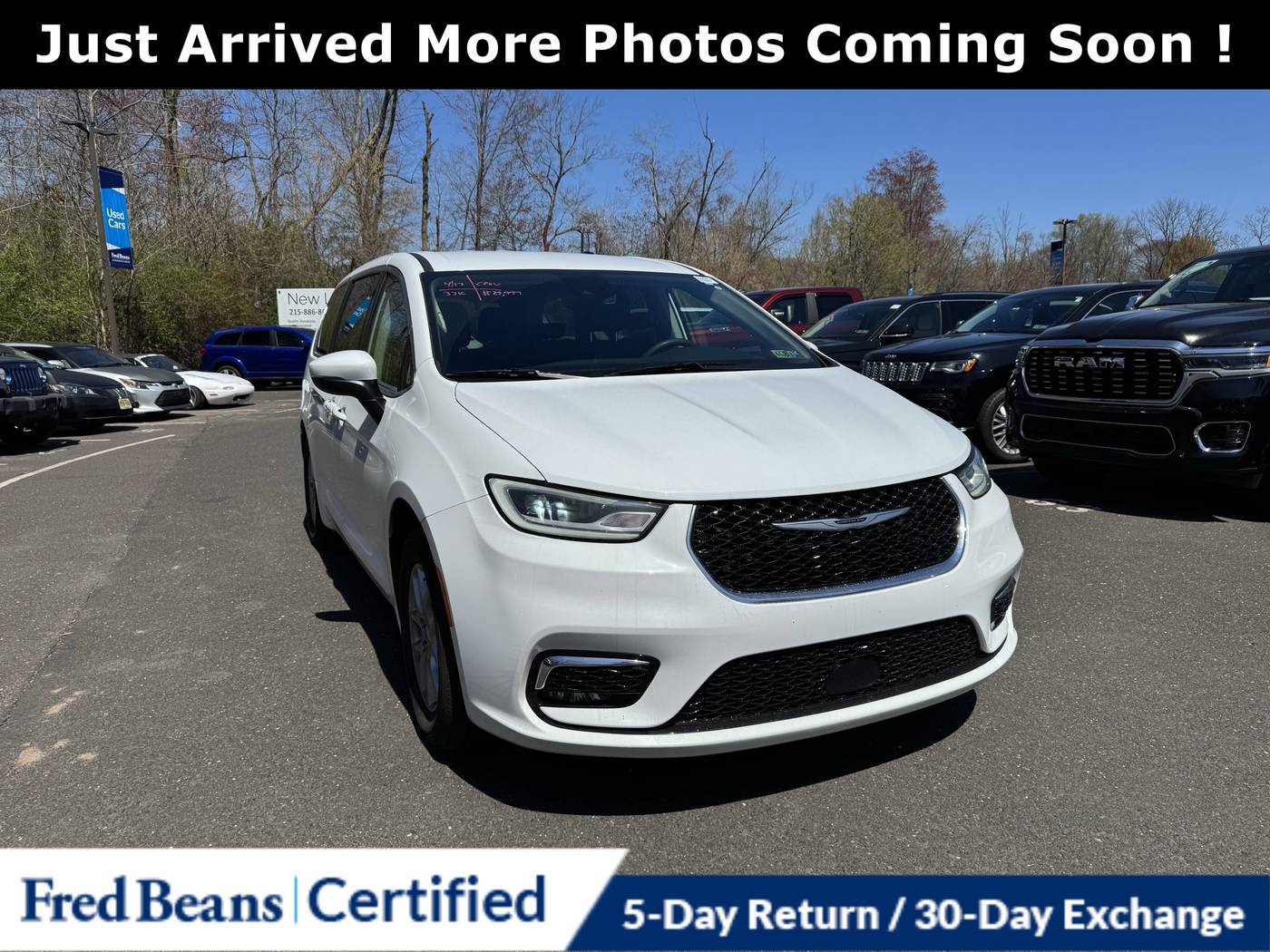 2023 Chrysler Pacifica Touring L — Minivan — 32,933 mi — Doylestown, PA