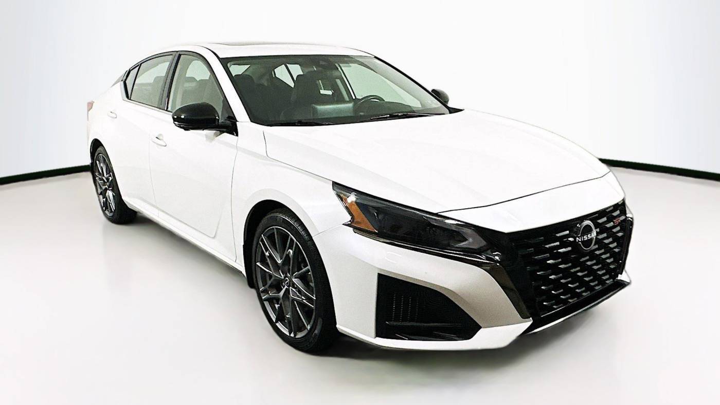 2023 Nissan Altima SR — Sedan — 15,700 mi — Doylestown, PA