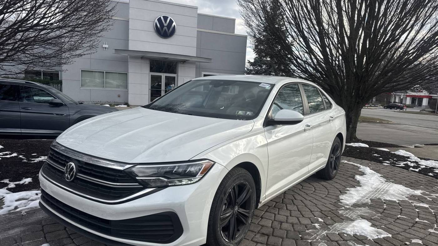 2024 Volkswagen Jetta SE — Sedan — 7,044 mi — Devon, PA