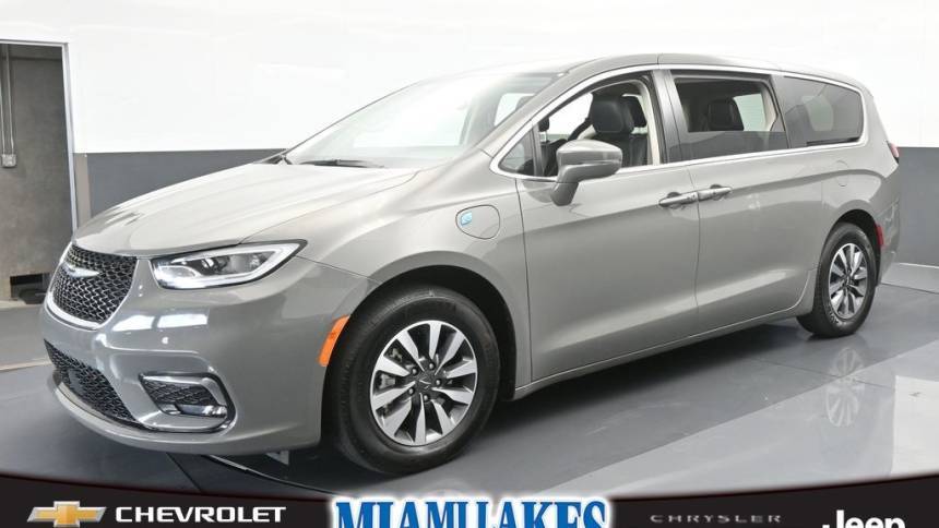 2022 Chrysler Pacifica Hybrid Touring L — Minivan — 69,427 mi — Miami Lakes, FL