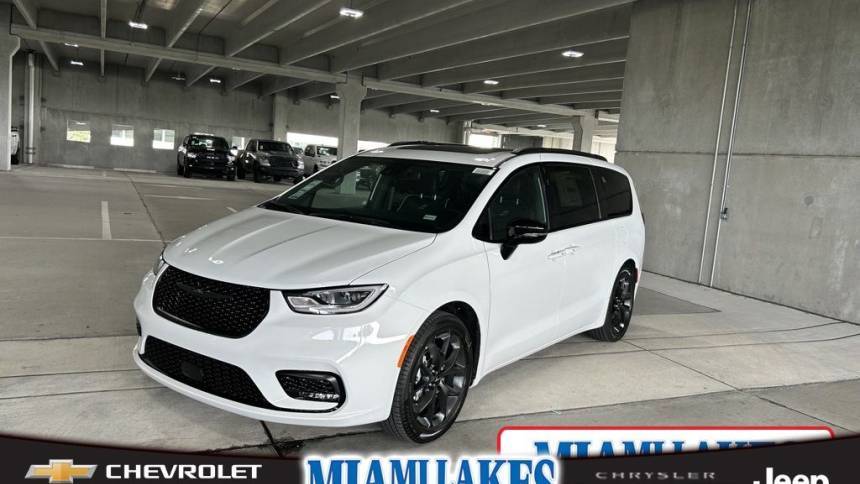 2023 Chrysler Pacifica Limited — Minivan — 15 mi — Miami Lakes, FL