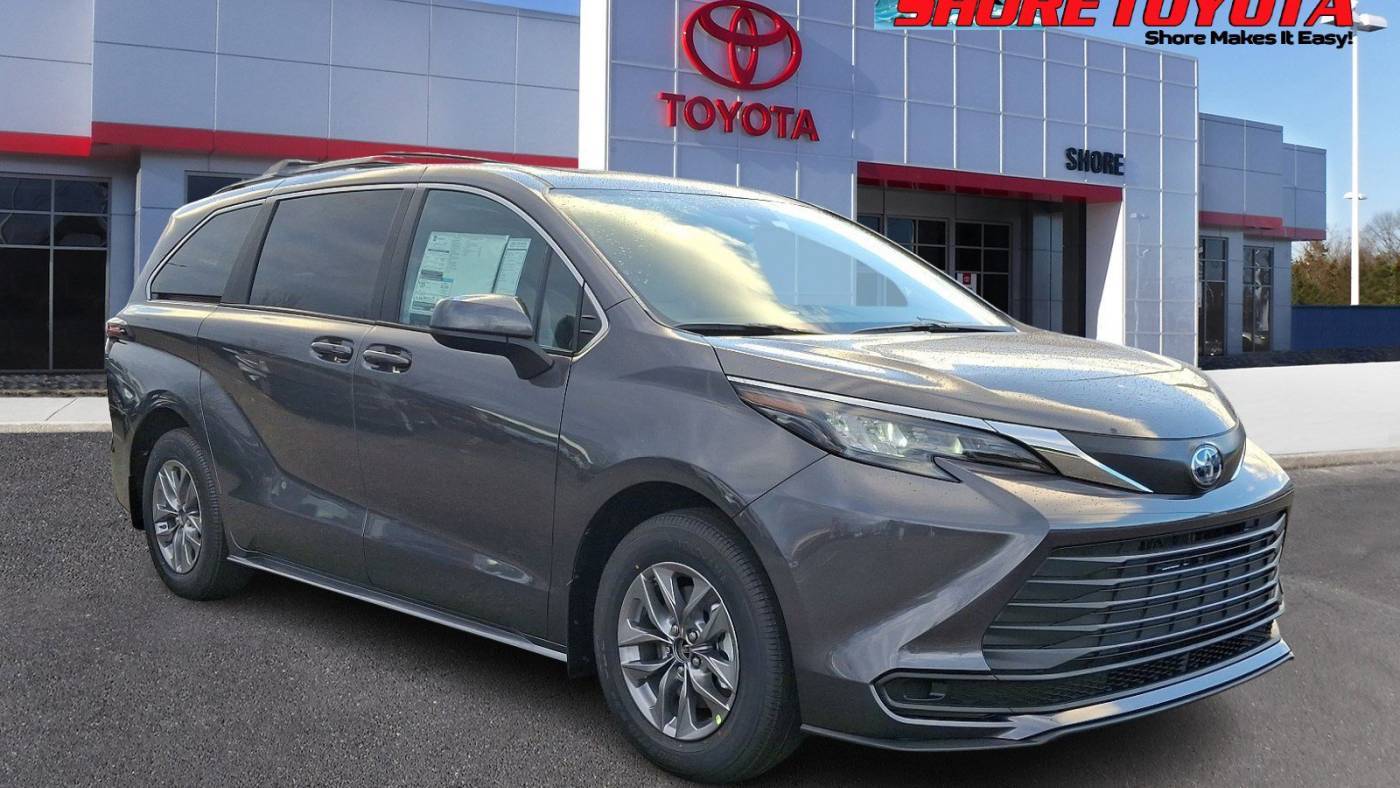 2025 Toyota Sienna LE — Minivan — 1,147 mi — Mays Landing, NJ