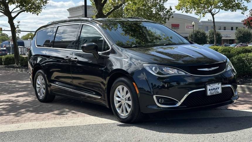 2018 Chrysler Pacifica Touring L — Minivan — 66,808 mi — Falls Church, VA