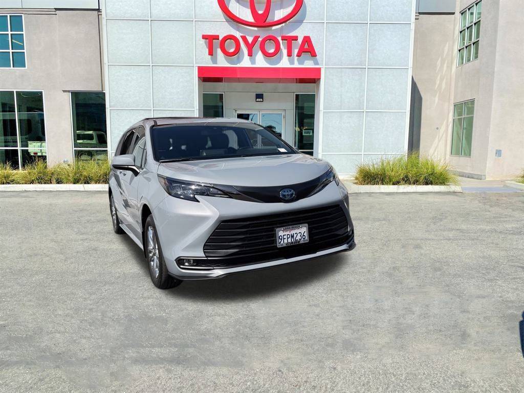 2023 Toyota Sienna Woodland Edition — Minivan — 17,640 mi — Long Beach, CA
