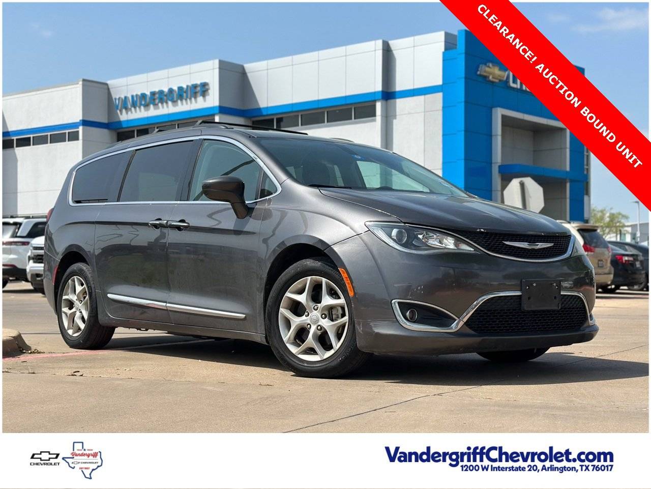 2017 Chrysler Pacifica Touring L — Minivan — 124,045 mi — Arlington, TX
