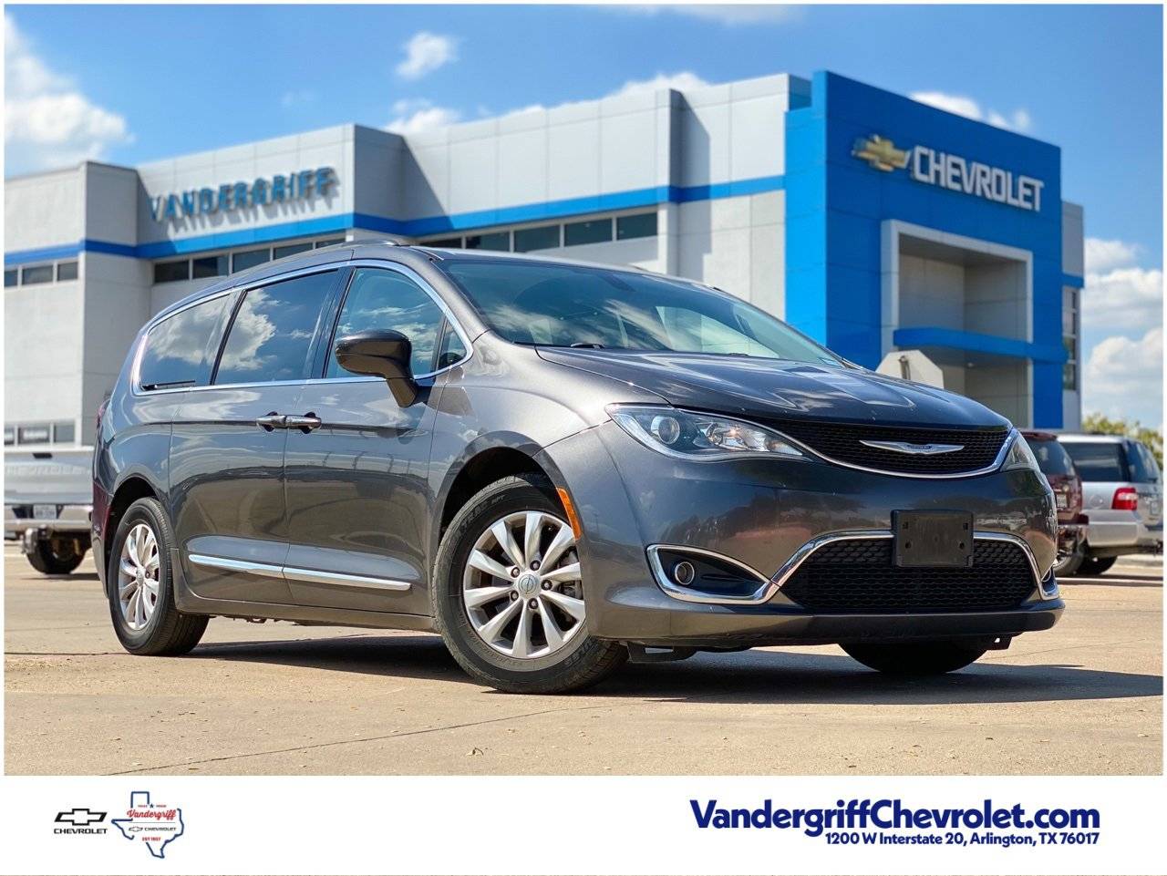 2017 Chrysler Pacifica Touring L — Minivan — 86,616 mi — Arlington, TX